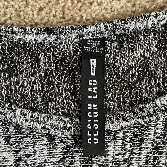 Design Lab black & white tunic with lace bottom - Picture 5 of 9